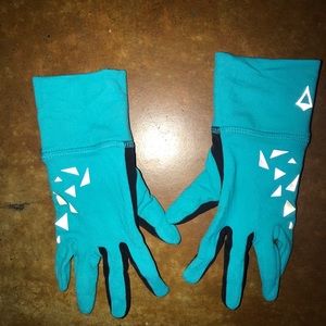 Ivivva xs/s gloves